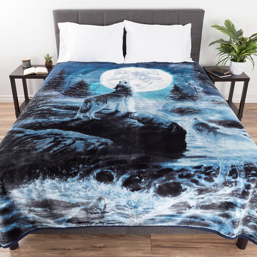 Amazon.com: Wolf Blanket - 80x92-Inch Printed Howling Wolf